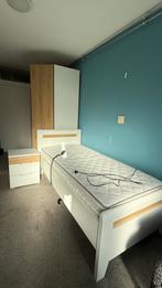 Bed, elect lattenbodem, uitstap verlichting, nachtkastje, Ophalen, Zo goed als nieuw, Eenpersoons