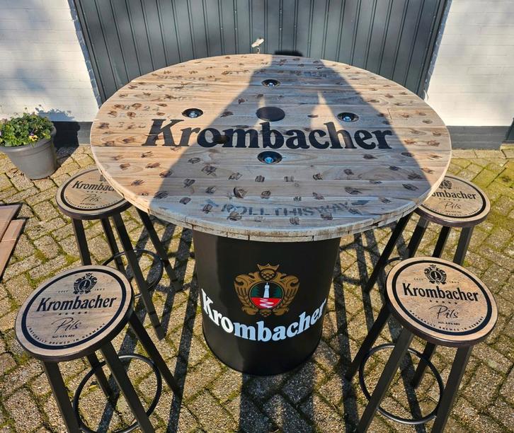 KROMBACHER statafel met groot houten blad, Verzamelen, Biermerken, Nieuw, Overige typen, Overige merken, Ophalen of Verzenden