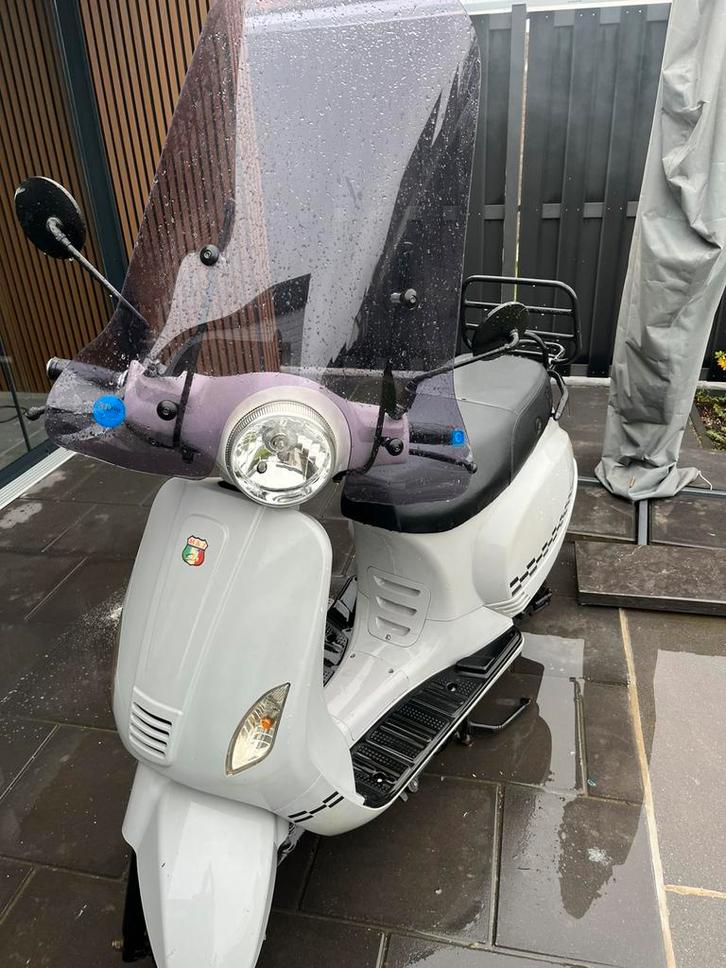 Retro scooter te koop, Fietsen en Brommers, Snorfietsen en Snorscooters, Zo goed als nieuw, Overige merken, Benzine, Ophalen