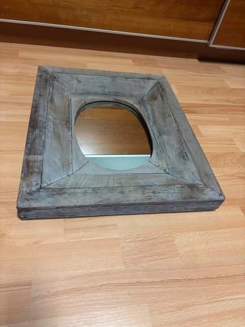 Houten Spiegel met Ovale Vorm beschikbaar voor biedingen