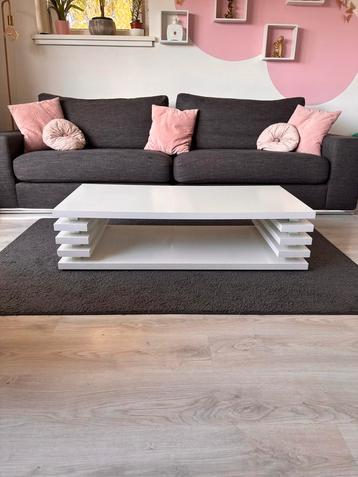 Witte Salon/koffietafel mat beschikbaar voor biedingen