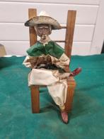 beeld man leest krant op stoel, Ophalen of Verzenden