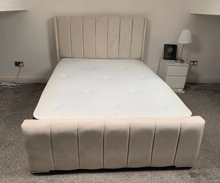 Luxe Panel Line bed met matras te koop  Verkrijgbaar in alle, Huis en Inrichting, Slaapkamer | Beddengoed, Nieuw, Verzenden