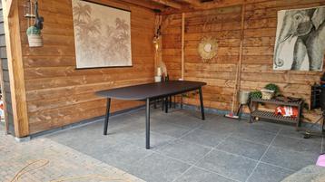 Te koop: een nette IKEA Vedbo eettafel in de kleur zwart mat beschikbaar voor biedingen