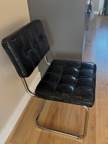 6 Cantilever Eetkamerstoelen beschikbaar voor biedingen