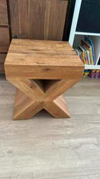 Goossens bijzettafel massief eiken X vorm 47x50x51, Huis en Inrichting, Tafels | Bijzettafels, Minder dan 55 cm, Gebruikt, Rond
