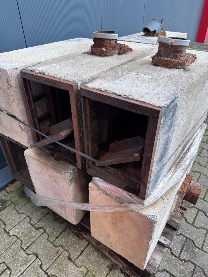 Gebruikte Stoepkolken (7 stuks) met Stalen Deksel, Tuin en Terras, Overige Tuin en Terras, Ophalen
