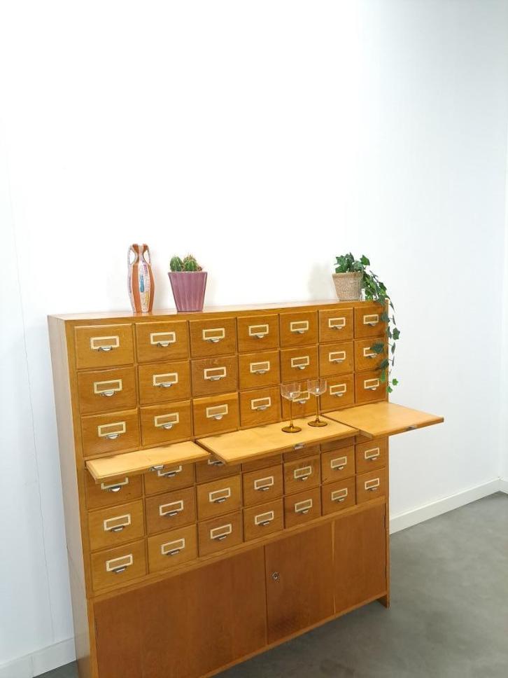Oude houten ladekast met uitschuifbare planken vintage, Antiek en Kunst, Antiek | Meubels | Kasten, Ophalen of Verzenden