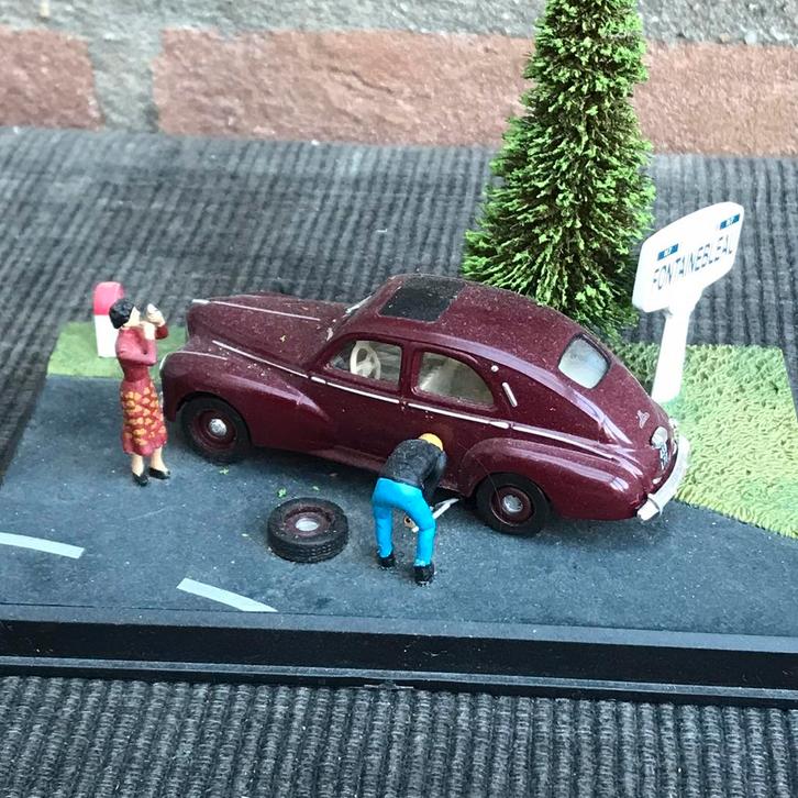1:43 PEUGEOT 203 DIORAMA, Hobby en Vrije tijd, Modelauto's | 1:43, Gebruikt, Auto, Overige merken, Ophalen of Verzenden