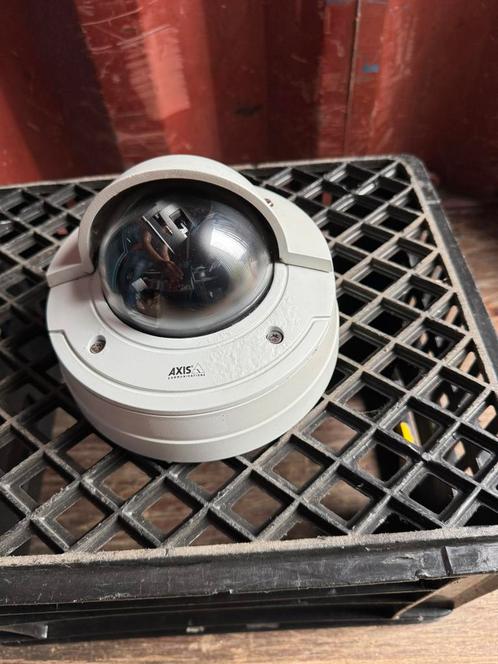 Axis P3364 Dome IP Camera – Professionele Beveiligingscamera, Audio, Tv en Foto, Videobewaking, Gebruikt, Buitencamera, Ophalen of Verzenden