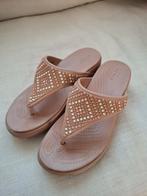 Crocs Dames Slippers met Strass - Maat 38, Slippers, Beige, Ophalen of Verzenden, Zo goed als nieuw