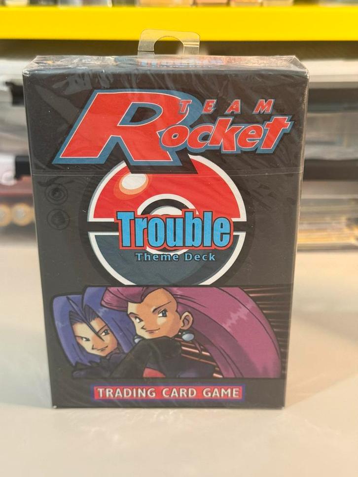 Team Rocket Theme Deck Trouble - Sealed Vintage 2000, Hobby en Vrije tijd, Verzamelkaartspellen | Pokémon, Zo goed als nieuw, Boosterbox
