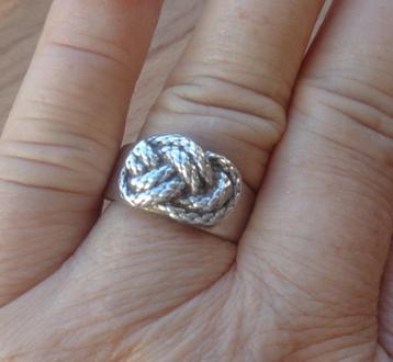 zilveren ring met knoop [366]