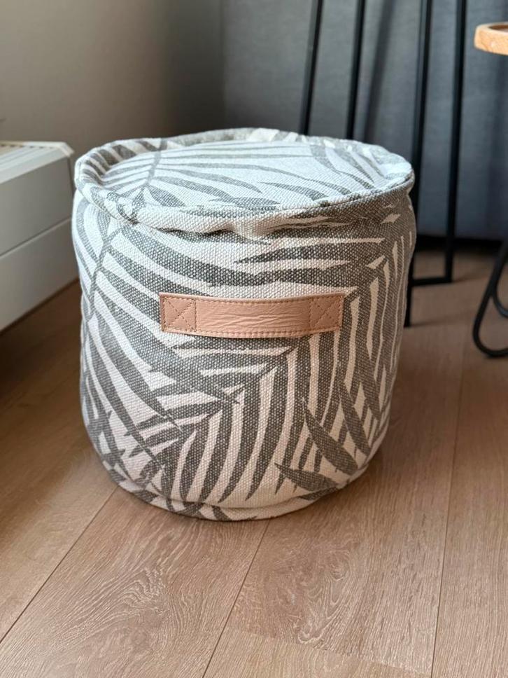 Riviera Maison poef, Huis en Inrichting, Banken | Voetenbanken en Poefen, Gebruikt, Minder dan 50 cm, Minder dan 50 cm, Rond, Stof