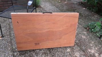 behangtafel hout gratis. beschikbaar voor biedingen