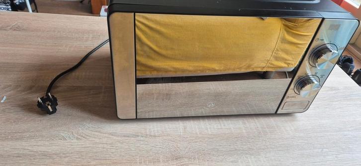 Royal Swiss magnetron 20L (20MX64-L) – 700W - zwart, Witgoed en Apparatuur, Magnetrons, Gebruikt, Vrijstaand, Magnetron, Minder dan 45 cm