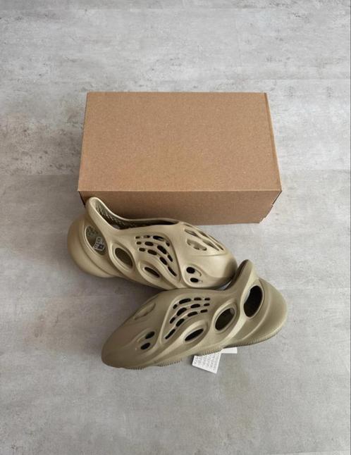Adidas Yeezy Foam runner stone salt 42 NEW, Kleding | Heren, Schoenen, Nieuw, Sneakers of Gympen, Bruin, Ophalen