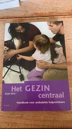 A. Bolt - Het gezin centraal, Ophalen of Verzenden, Zo goed als nieuw, A. Bolt