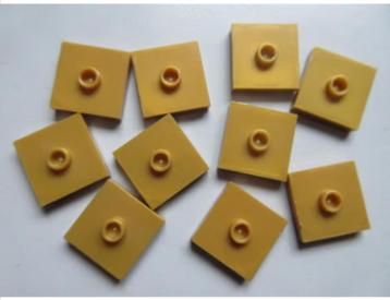 nr. 5847, 10x Goudkleurig plaatje 2x2 (87580) Verzenden kan beschikbaar voor biedingen