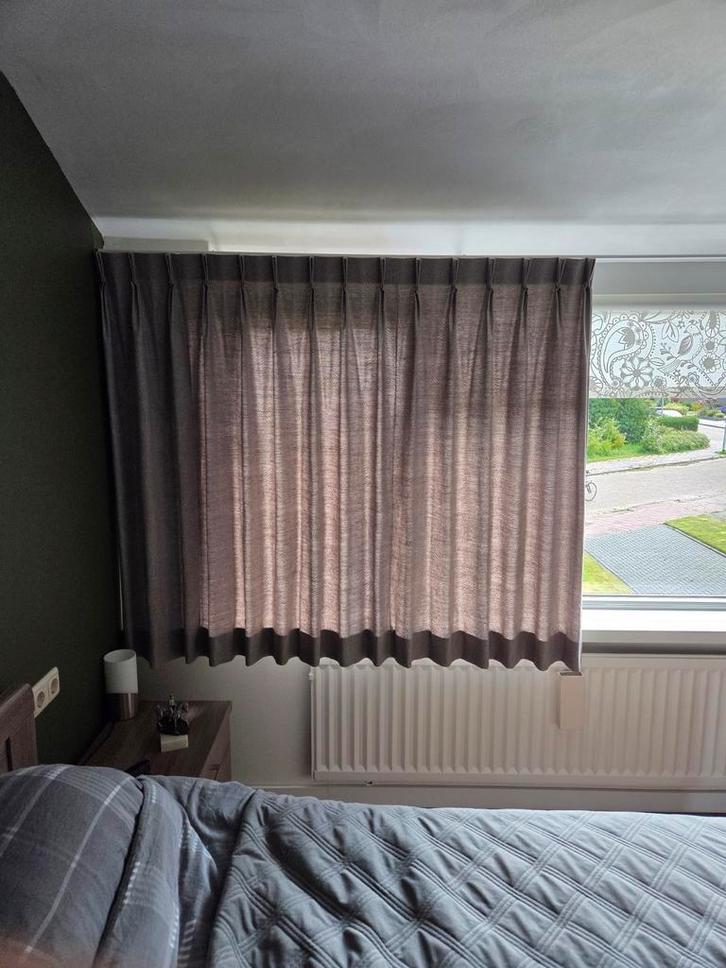 Te koop: 12 grijskleurige gordijnen., Huis en Inrichting, Stoffering | Gordijnen en Lamellen, Zo goed als nieuw, 200 cm of meer