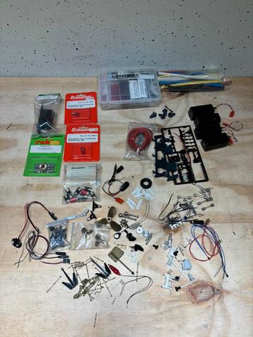 Onderdelen voor modelbouw boten schroef en meer nieuw beschikbaar voor biedingen