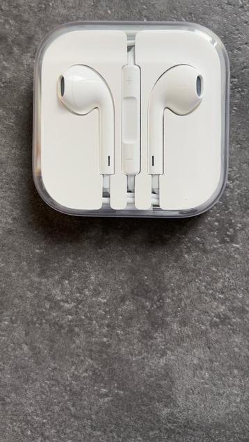 Apple oordopjes MET stekker beschikbaar voor biedingen