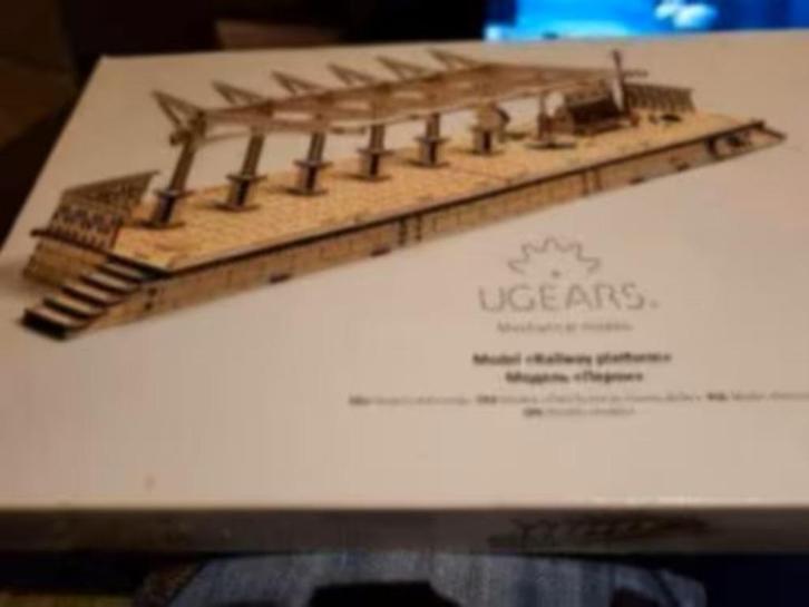 Perron ( hout), Hobby en Vrije tijd, Modeltreinen | H0, Brug, Tunnel of Gebouw, Gelijkstroom of Wisselstroom, Overige merken, Ophalen of Verzenden