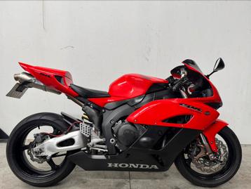 Honda CBR 1000 RR met Arrow uitlaat en carbon parts beschikbaar voor biedingen