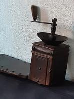 Oude koffiemolen op lang plateau,,,apart (tafel)model, Antiek en Kunst, Curiosa en Brocante, Ophalen of Verzenden
