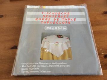 Tafelkleed borduurpakket veldbloemen ongebruikt. 100% katoen beschikbaar voor biedingen