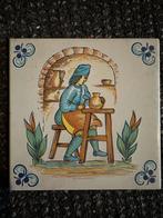 Antieke tegel - pottenbakker aan het werk - handgeschilderd, Antiek en Kunst, Ophalen of Verzenden