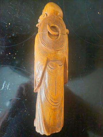 Oud houten beeldje, Chinees of Japans.  beschikbaar voor biedingen