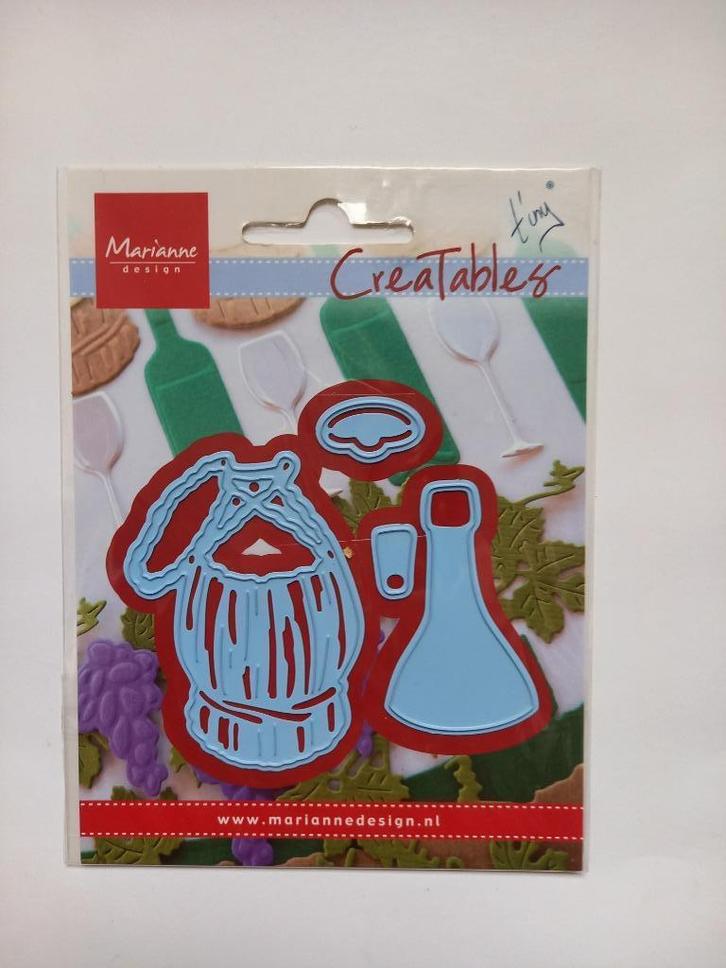 Stans Marianne Design Creatables LR0479: Italian wine bottle, Hobby en Vrije tijd, Kaarten | Zelf maken, Nieuw, Pons of Mal, Overige thema's