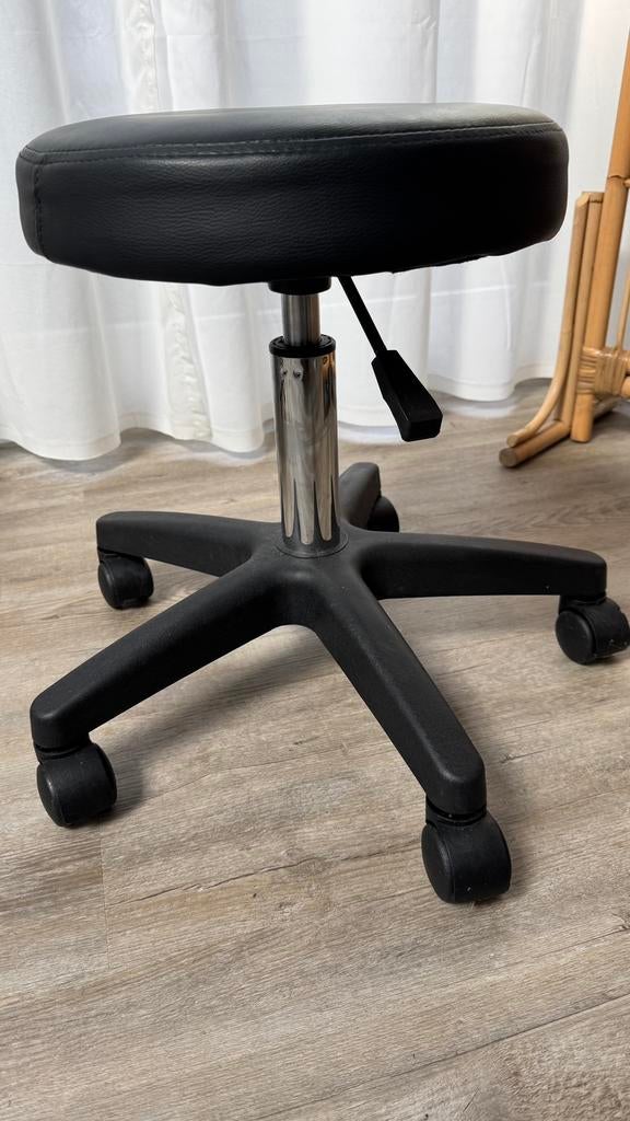 Krukje op wieltjes, in hoogte verstelbaar, Ophalen, In hoogte verstelbaar, Gebruikt, Kunststof