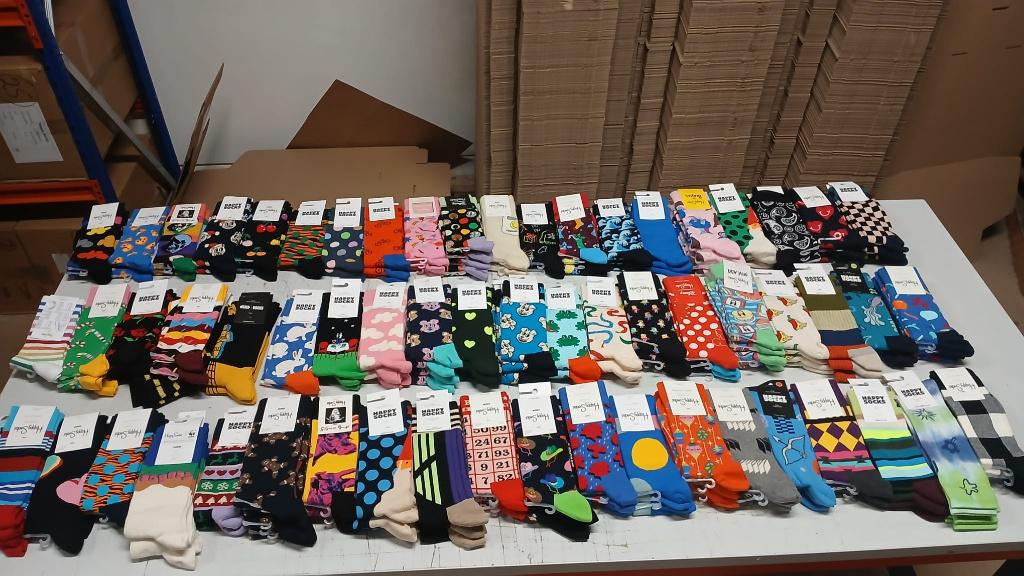 Partij Happy Socks sokken 200 paar per doos, Zakelijke goederen, Partijgoederen en Retail | Partijgoederen, Ophalen of Verzenden