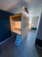 Uniek maatwerk kinder speelhoek met bureau en opbergruimte, Ophalen, Zo goed als nieuw