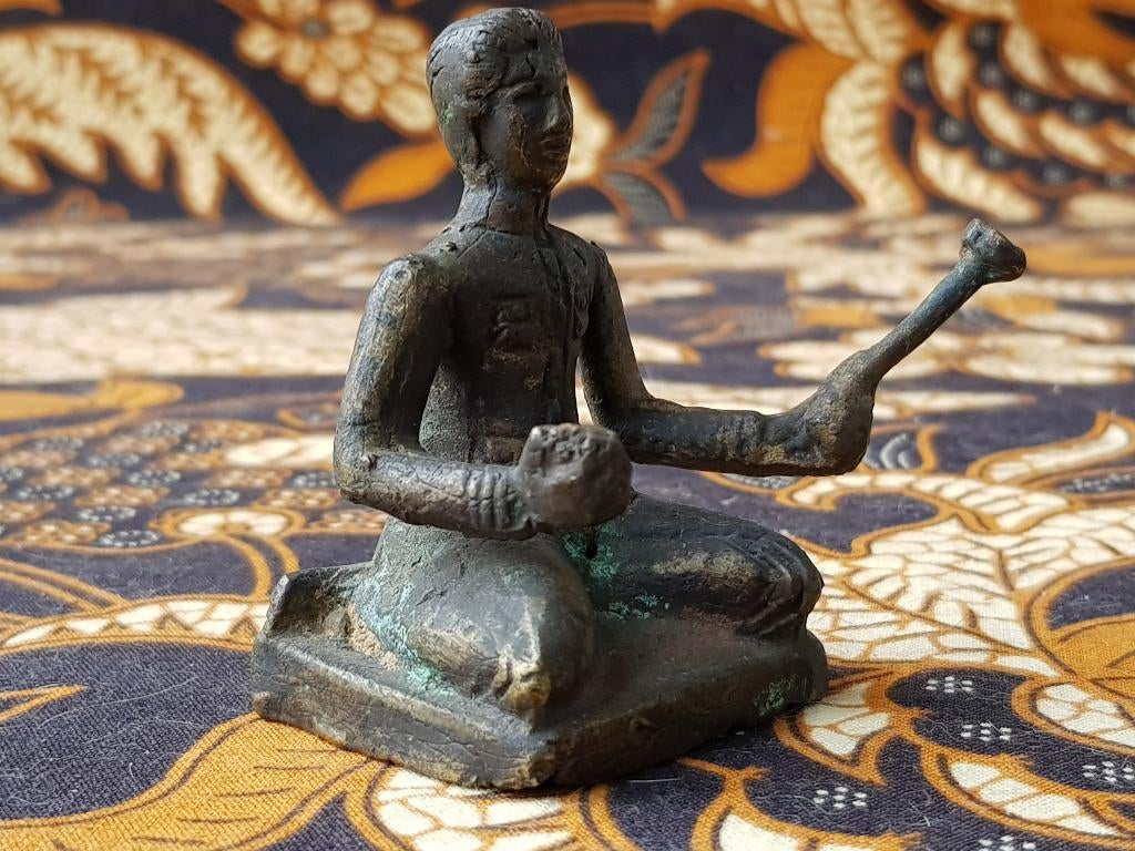 Man met knots mooi antiek brons beeldje uit India 6,7 cm., Antiek en Kunst, Ophalen of Verzenden