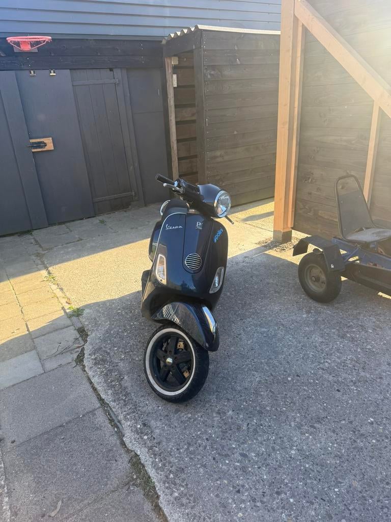 Vespa lx 70 cc, Fietsen en Brommers, Scooters | Vespa, Ophalen, Zo goed als nieuw, Benzine, Vespa LX