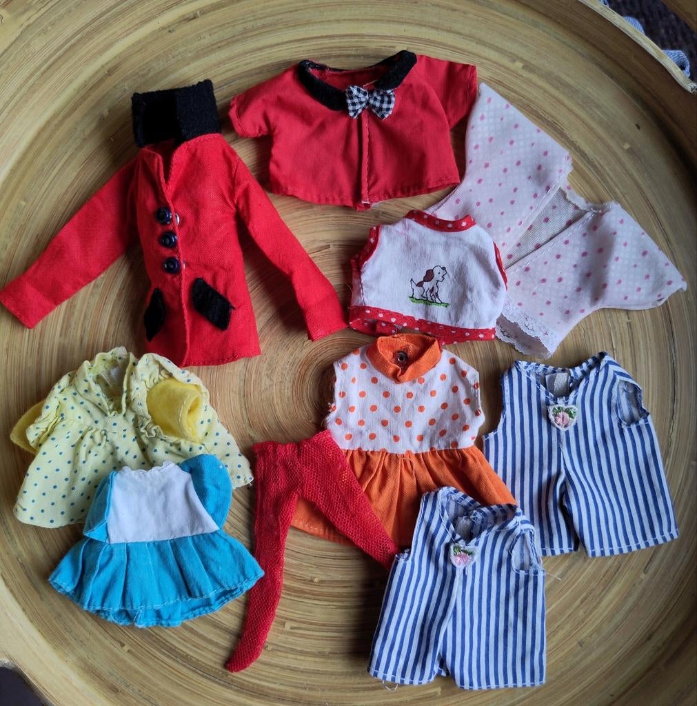BARBIE 🙋‍ Kleine  maat jurkjes  🙋‍♀️ Broekjes WINX BRATZ ?, Ophalen of Verzenden, Gebruikt, Kleertjes