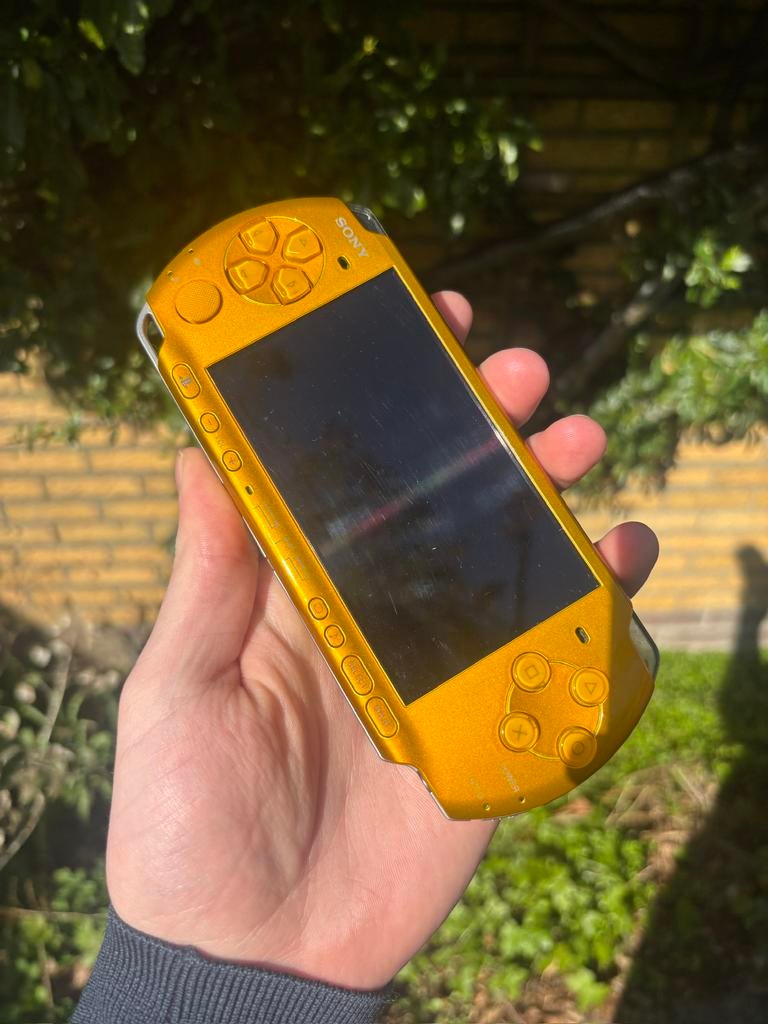 Sony Playstation Portable Carnival Yellow - PSP-3000, Ophalen of Verzenden, Gebruikt, Geel, PSP 3000