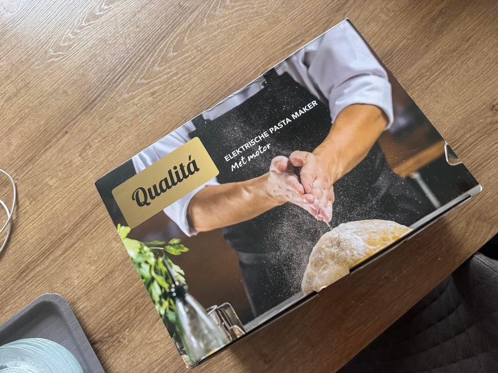 Qualita Pasta machine met motor, Huis en Inrichting, Keuken | Keukenbenodigdheden, Ophalen of Verzenden, Nieuw