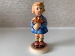 Lieve Hummel 239/A Goebel Meisje met boeketje (met doosje), Ophalen of Verzenden, Zo goed als nieuw, Hummel