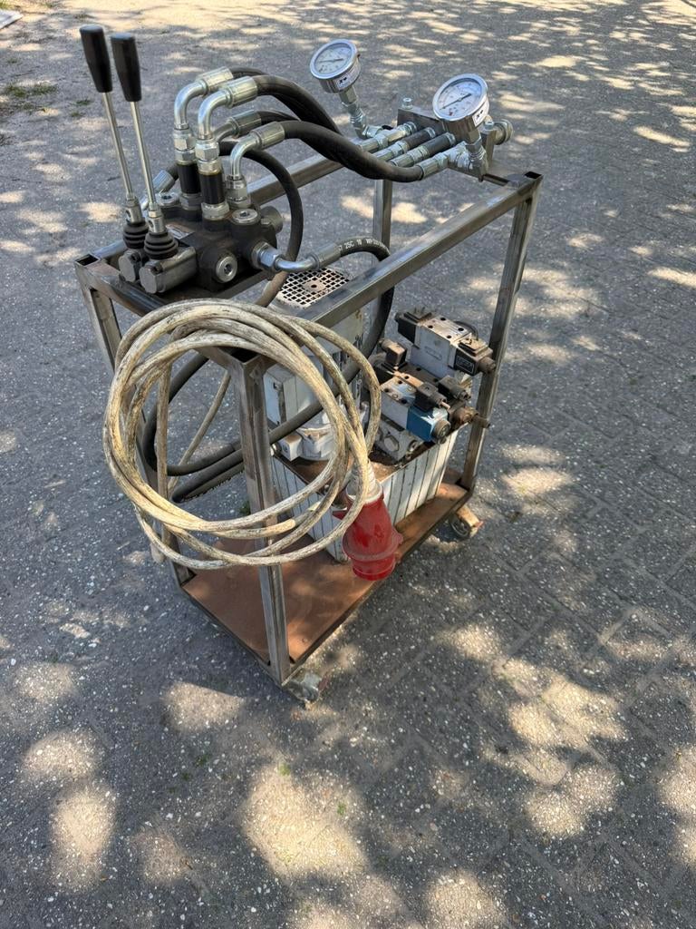 Hydrauliek unit met ventiel en snelkoppelingen, Ophalen, Gebruikt