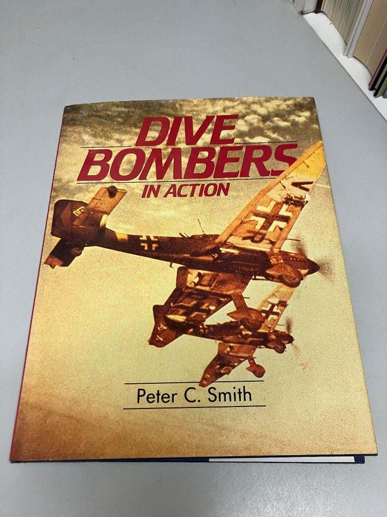 Dive Bombers in Action, Ophalen of Verzenden, Tweede Wereldoorlog, Gelezen, Luchtmacht
