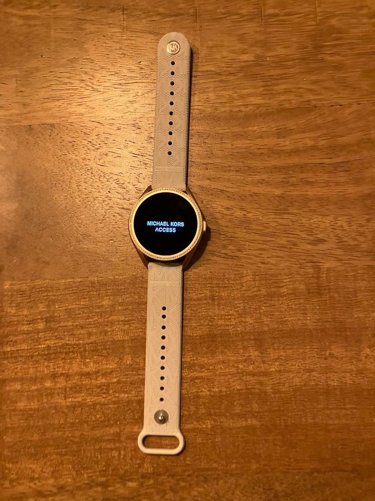 Michael Kors smartwatch gen 5e, Sieraden, Tassen en Uiterlijk, Smartwatches, Ophalen, Gebruikt, Roze, Afstand