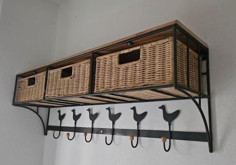 Kapstok met drie Rieten mandjes, Huis en Inrichting, Woonaccessoires | Kapstokken, Zo goed als nieuw, Minder dan 100 cm, Metaal