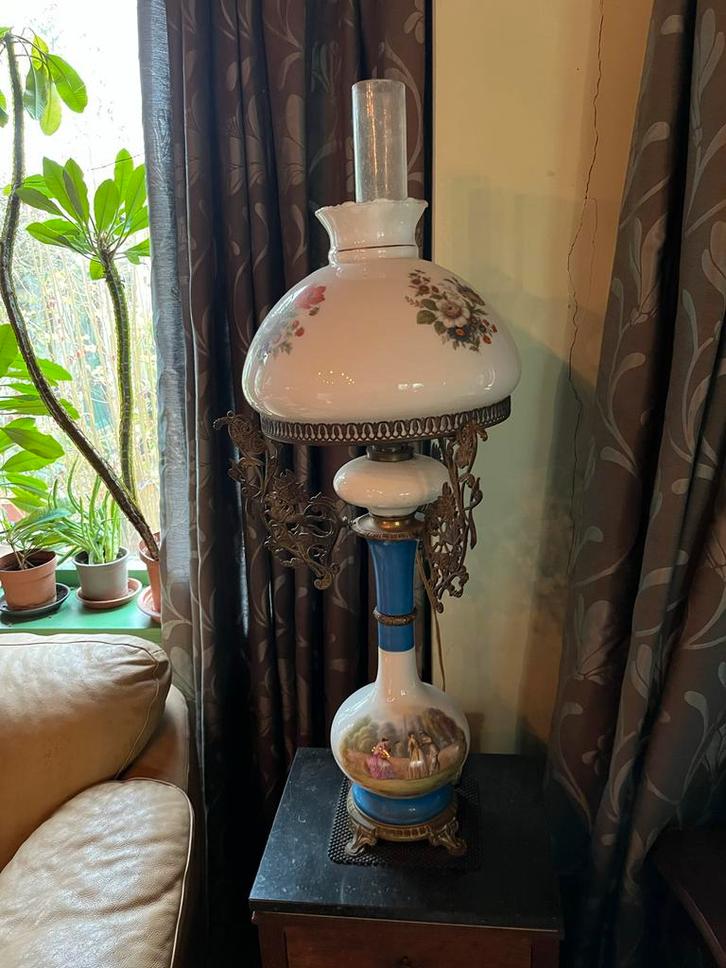 Antieke olielamp, omgebouwd tot elektrische tafellamp, Antiek en Kunst, Antiek | Lampen, Ophalen