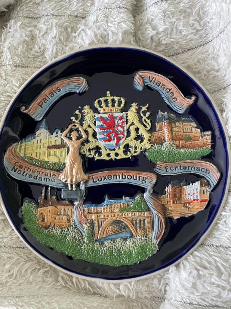 souvenirbord met beroemde bezienswaardigheden uit Luxemburg, Antiek en Kunst, Ophalen of Verzenden