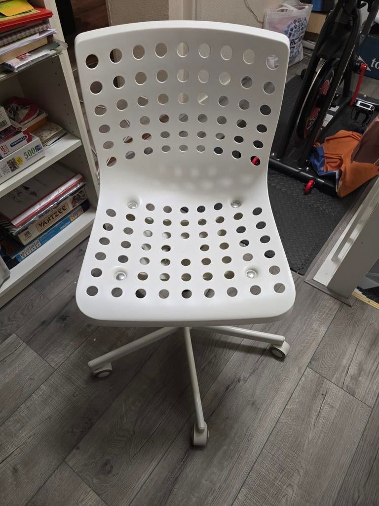 Witte bureaustoel met wieltjes, Huis en Inrichting, Bureaustoelen, Ophalen of Verzenden, Gebruikt, Wit, Bureaustoel