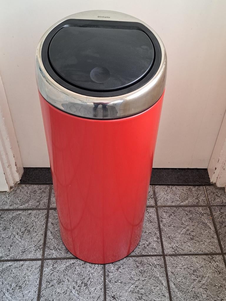 Brabantia prullenbak rood met zilveren rand, Ophalen